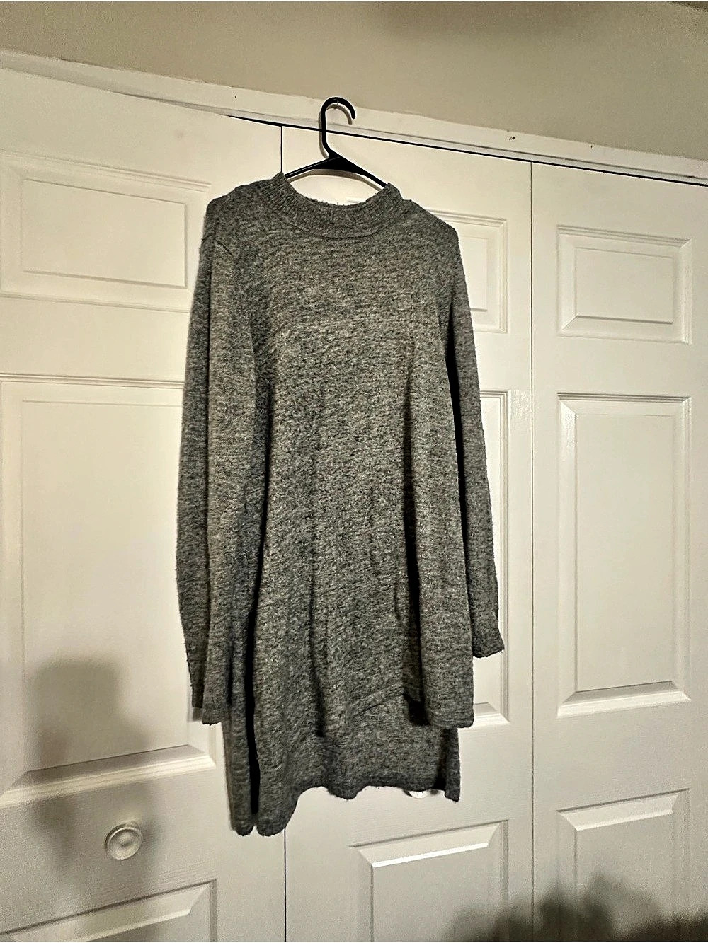 H&M Gray Crew Neck Sweater Size Large